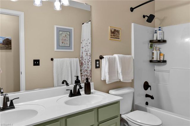 2413 Timber Oaks Lane, Kernersville, NC 27284