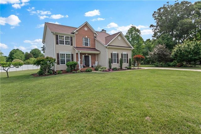 2413 Timber Oaks Lane, Kernersville, NC 27284