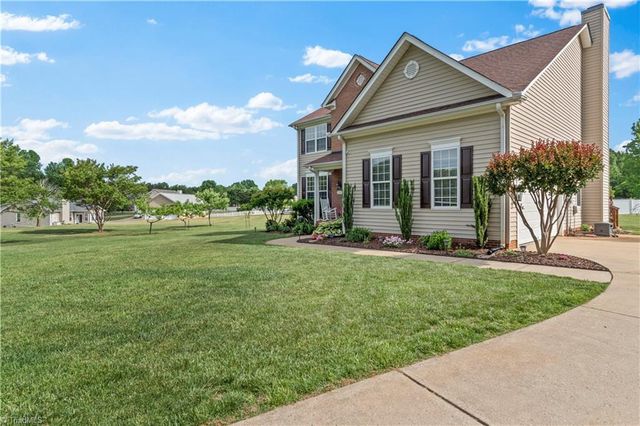 2413 Timber Oaks Lane, Kernersville, NC 27284