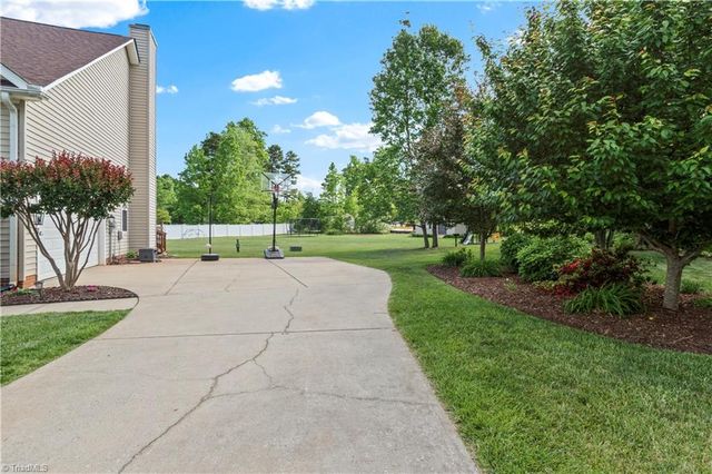 2413 Timber Oaks Lane, Kernersville, NC 27284