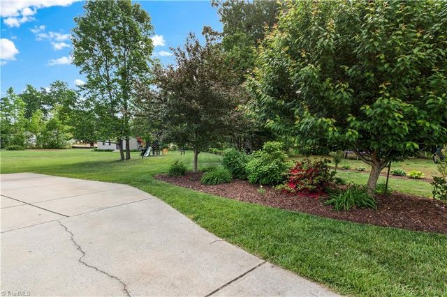 2413 Timber Oaks Lane, Kernersville, NC 27284