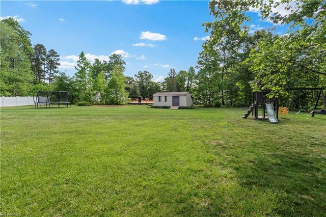 2413 Timber Oaks Lane, Kernersville, NC 27284