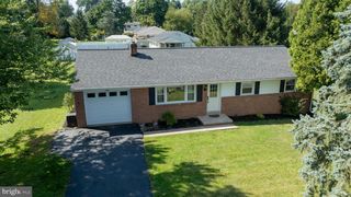 695 IMPERIAL DR, Lancaster, PA 17601