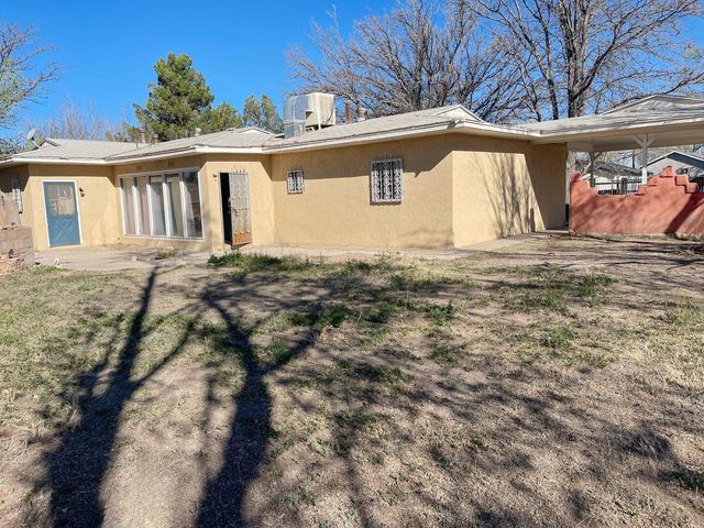 1724 Coe Road SW, Albuquerque, NM 87105