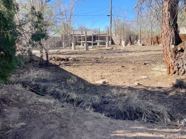 1724 Coe Road SW, Albuquerque, NM 87105
