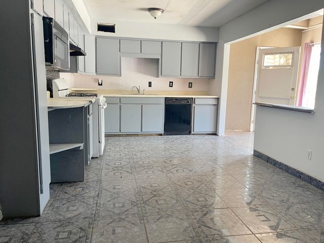 1724 Coe Road SW, Albuquerque, NM 87105