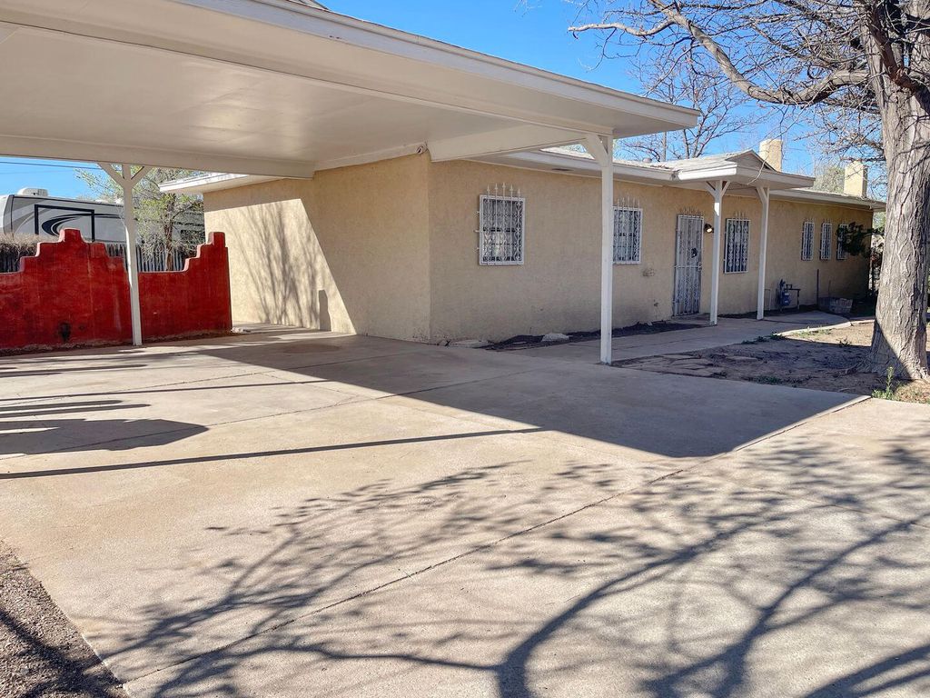 1724 Coe Road SW, Albuquerque, NM 87105
