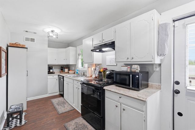 104 Stevenson St, Jacksonville, AR 72076