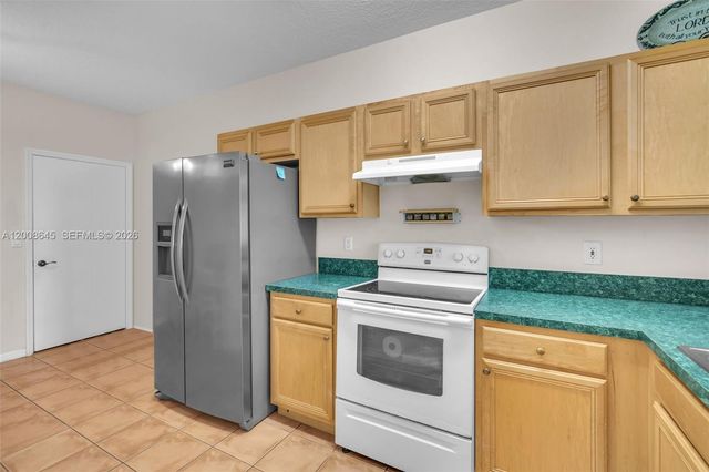 4266 SW 10th Place, Deerfield Beach, FL 33442
