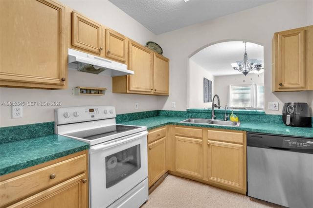 4266 SW 10th Place, Deerfield Beach, FL 33442
