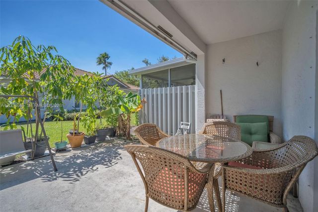 4266 SW 10th Place, Deerfield Beach, FL 33442