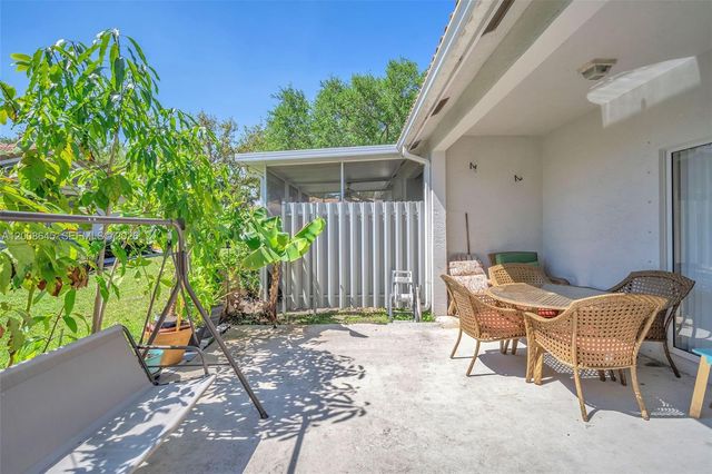 4266 SW 10th Place, Deerfield Beach, FL 33442