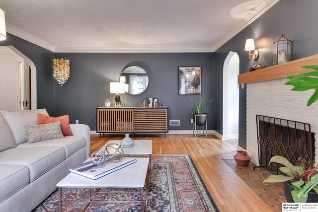 1721 N 49th Street, Omaha, NE 68104