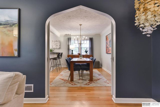 1721 N 49th Street, Omaha, NE 68104