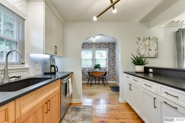 1721 N 49th Street, Omaha, NE 68104