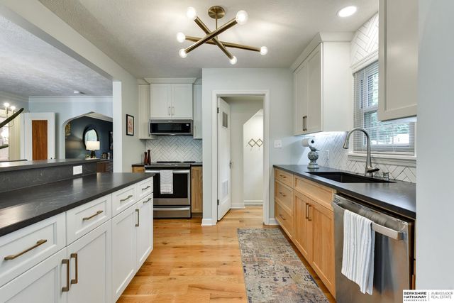 1721 N 49th Street, Omaha, NE 68104