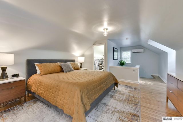 1721 N 49th Street, Omaha, NE 68104