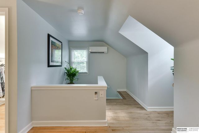 1721 N 49th Street, Omaha, NE 68104