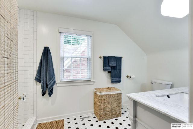 1721 N 49th Street, Omaha, NE 68104