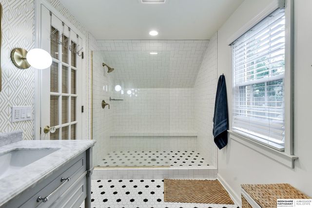 1721 N 49th Street, Omaha, NE 68104