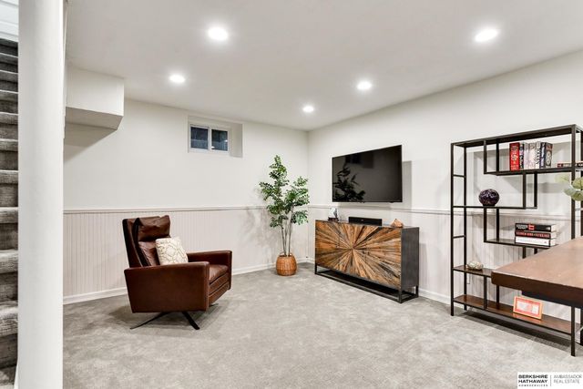 1721 N 49th Street, Omaha, NE 68104