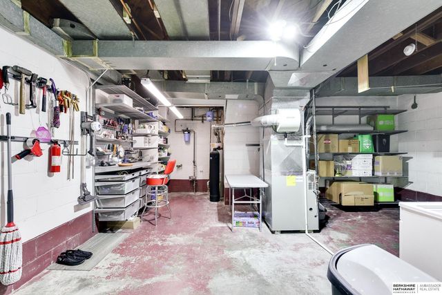 1721 N 49th Street, Omaha, NE 68104