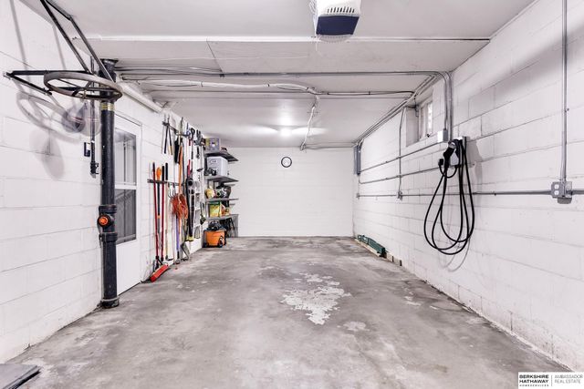 1721 N 49th Street, Omaha, NE 68104