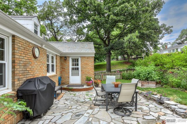 1721 N 49th Street, Omaha, NE 68104