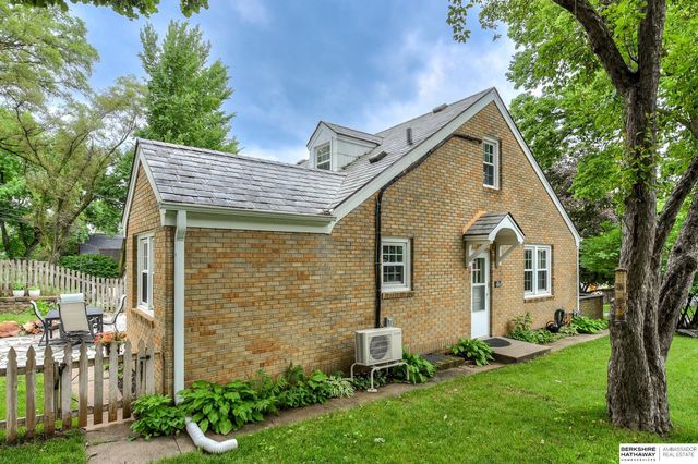 1721 N 49th Street, Omaha, NE 68104