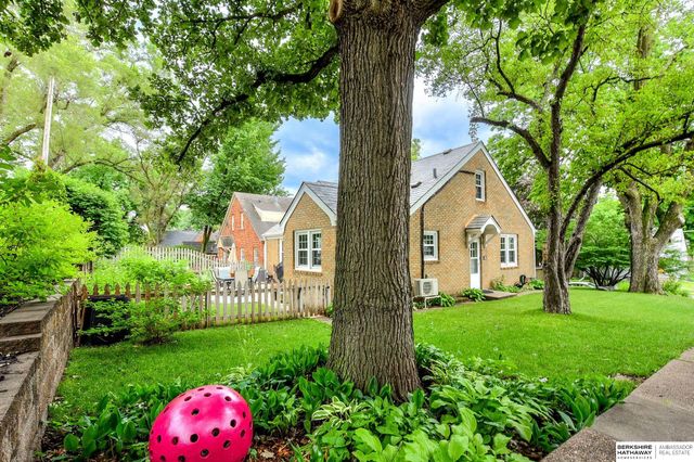 1721 N 49th Street, Omaha, NE 68104