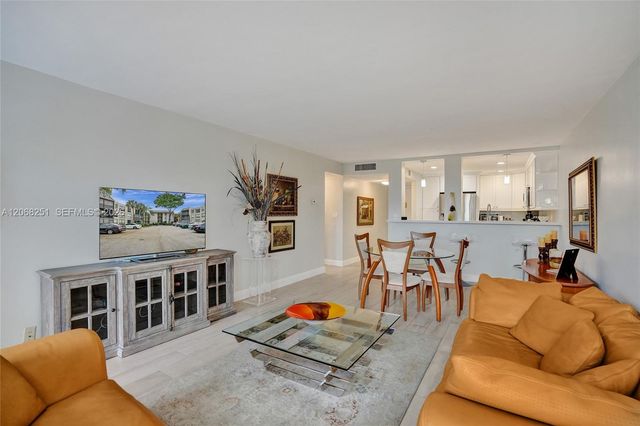6301 N University Drive 302, Tamarac, FL 33321