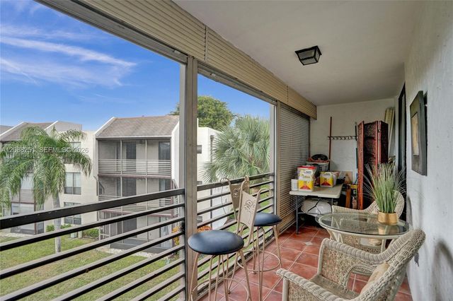 6301 N University Drive 302, Tamarac, FL 33321