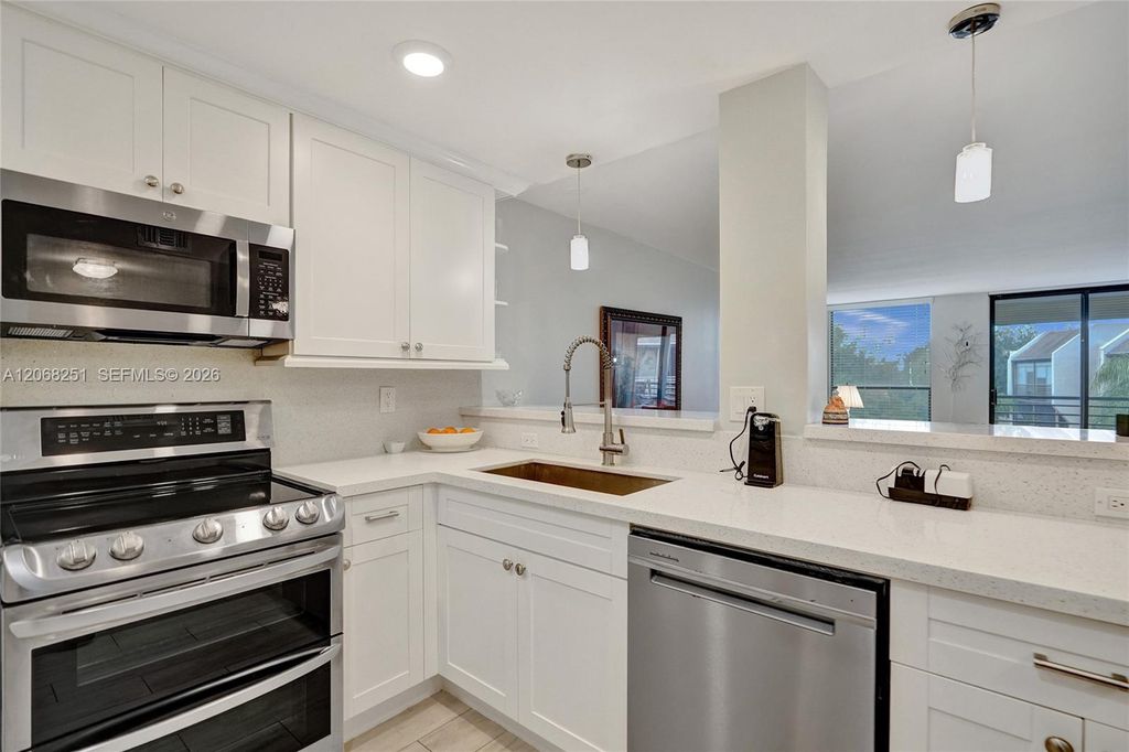6301 N University Drive 302, Tamarac, FL 33321