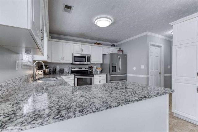 473 Bradford Place Lane, Loganville, GA 30052