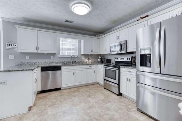 473 Bradford Place Lane, Loganville, GA 30052