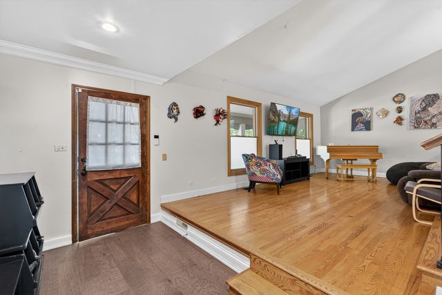 712 Pawnee Lane, Naperville, IL 60563