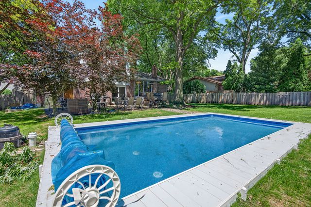 712 Pawnee Lane, Naperville, IL 60563