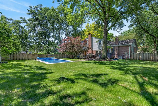 712 Pawnee Lane, Naperville, IL 60563
