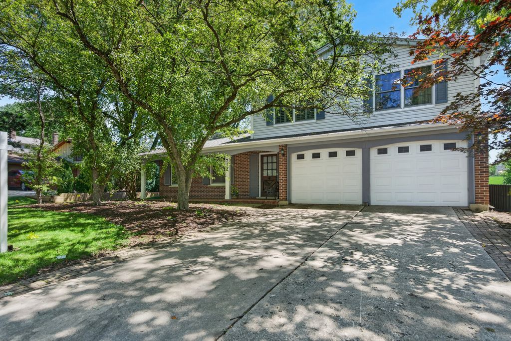 712 Pawnee Lane, Naperville, IL 60563