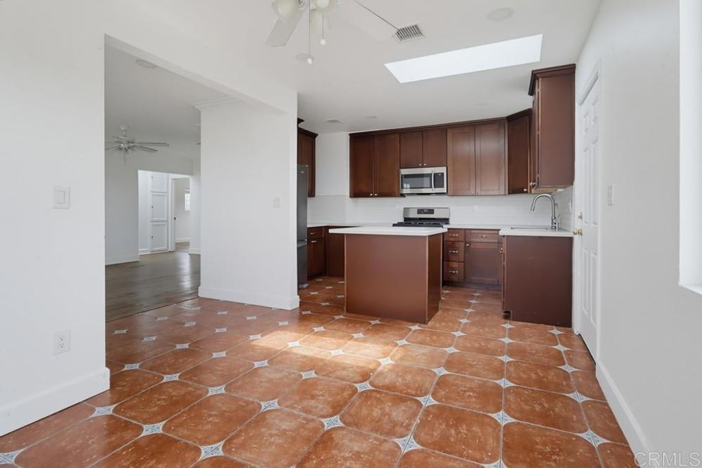 Image 10 of property listing at 2585 Deauville Street, San Diego, CA 92139