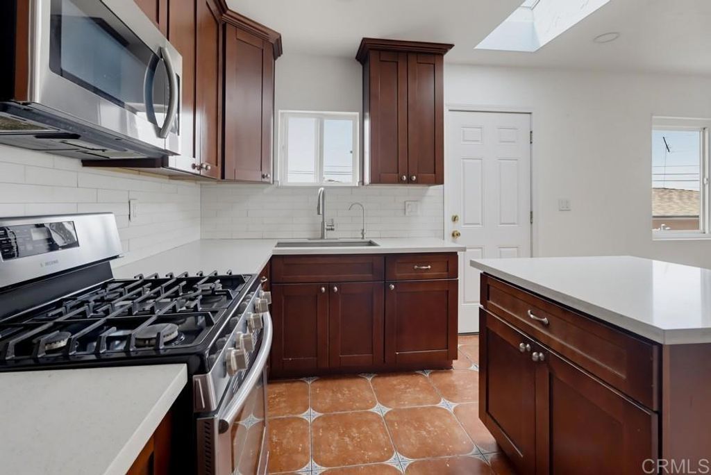 Image 11 of property listing at 2585 Deauville Street, San Diego, CA 92139