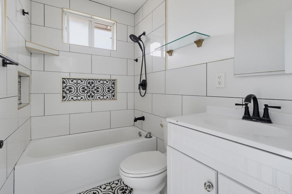 Image 23 of property listing at 2585 Deauville Street, San Diego, CA 92139