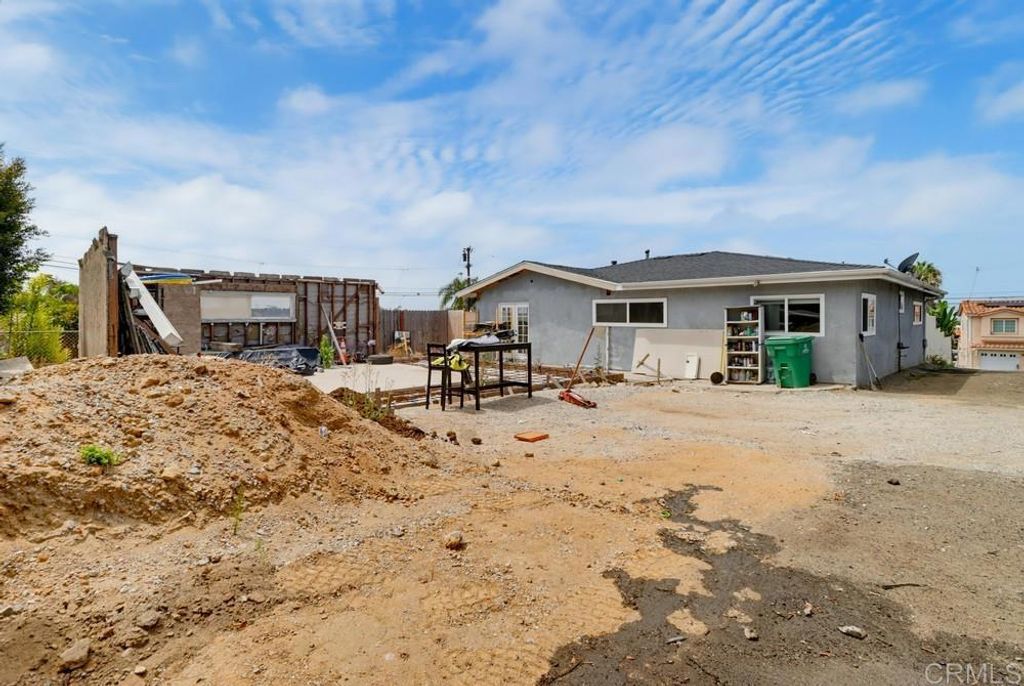 Image 25 of property listing at 2585 Deauville Street, San Diego, CA 92139