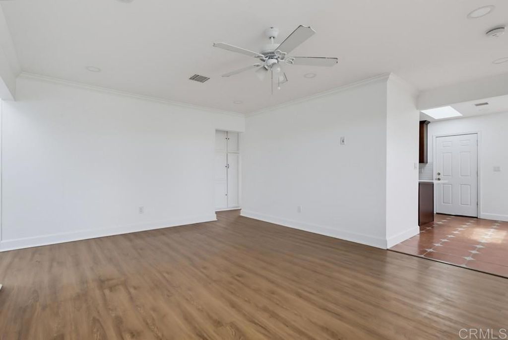 Image 7 of property listing at 2585 Deauville Street, San Diego, CA 92139