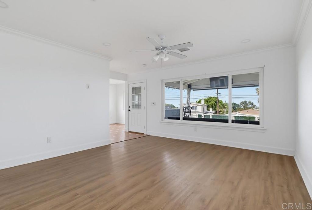 Image 8 of property listing at 2585 Deauville Street, San Diego, CA 92139