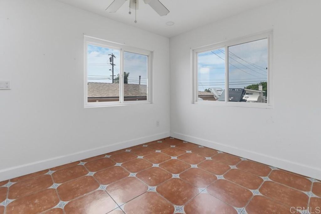 Image 9 of property listing at 2585 Deauville Street, San Diego, CA 92139