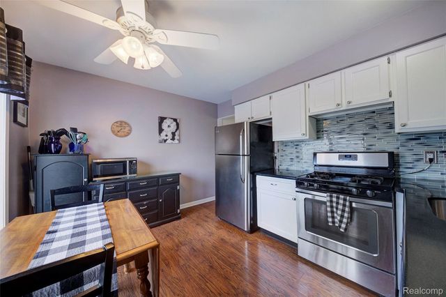 1817 S Pasadena Avenue, York Charter Township, MI 48198