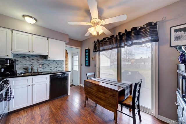 1817 S Pasadena Avenue, York Charter Township, MI 48198