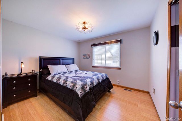 1817 S Pasadena Avenue, York Charter Township, MI 48198