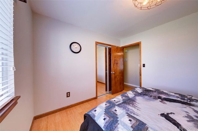 1817 S Pasadena Avenue, York Charter Township, MI 48198